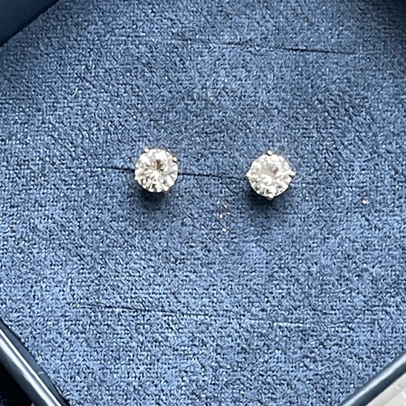 1 ctw. Charles & Covard Moissanite earrings - Picture 3 of 9